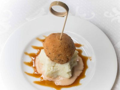 23CADILLAC_B1 23CADILLAC_B1