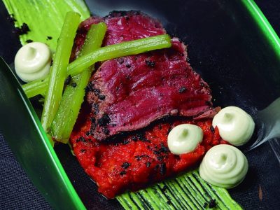 57 CASA TINELO_tataki de ternera con texturas de borraja 57 CASA TINELO_tataki de ternera con texturas de borraja